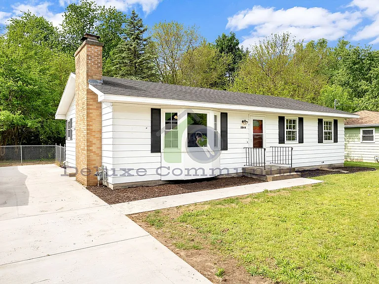 1244 Katrina Dr SE — Photo 3