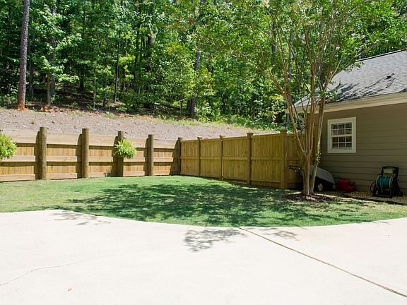 4th image of 62 Fawn Ln