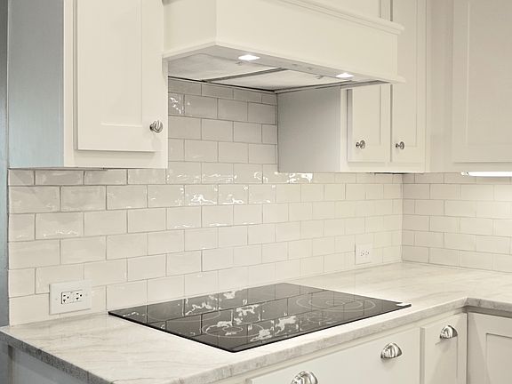 Kitchen custom range hood