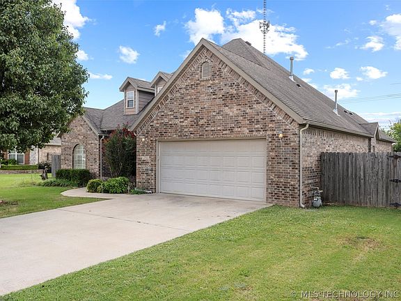2nd image of 2711 Churchill Dr