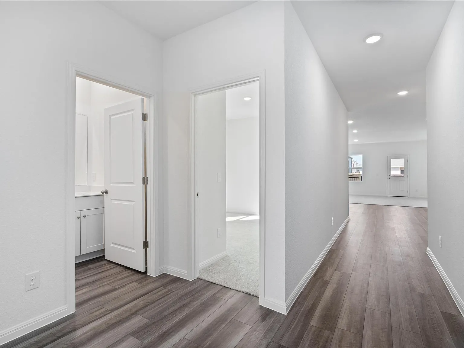 3 bed, 2.0 bath, 1665 sqft, $1,900 — Photo 3