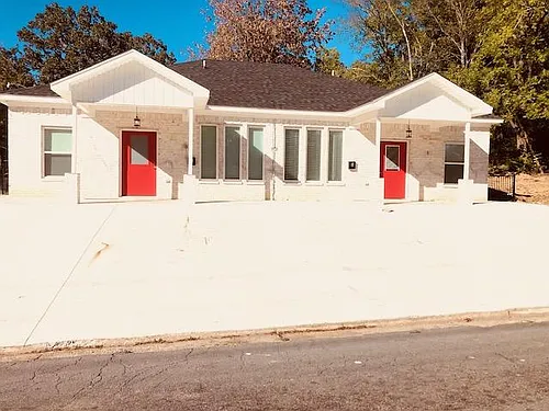 3920 W Charles Bussey Ave #A & B Photo 1