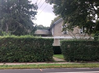 16 Pine St, East Moriches, NY 11940
