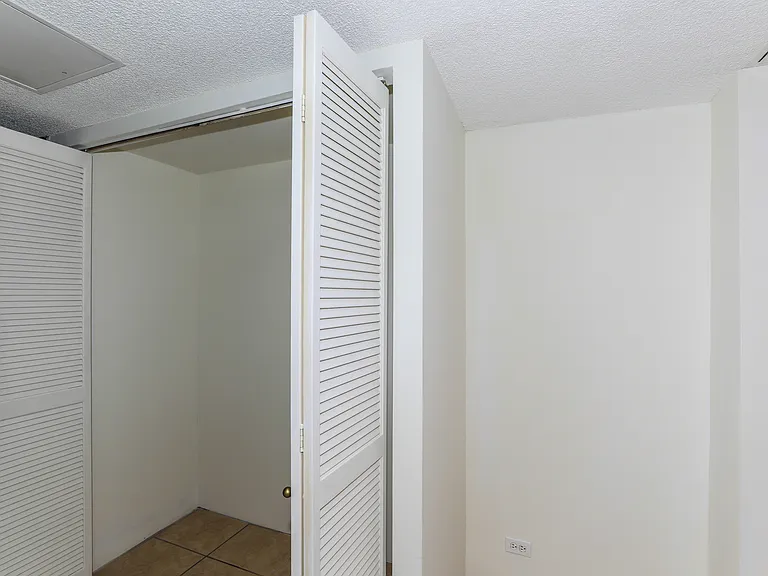 555 Hahaione St #B100 — Photo 34