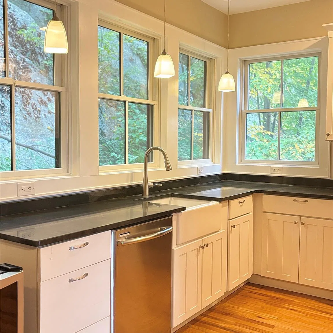 2 bed, 2.0 bath, 1307 sqft, $3,000 — Photo 4