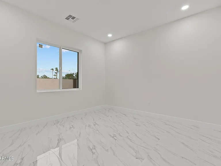 5923 E North Ln — Photo 32