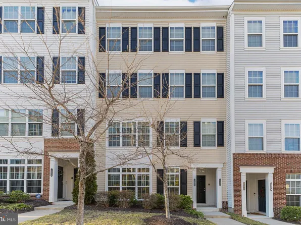 16882 Porters Inn Dr, Dumfries, VA 22026