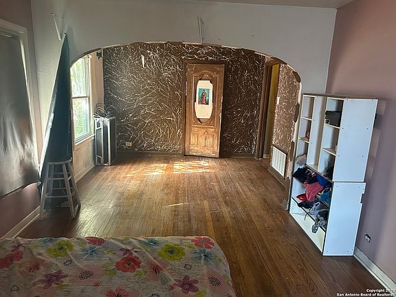 5th image of 2343 WAVERLY AVE