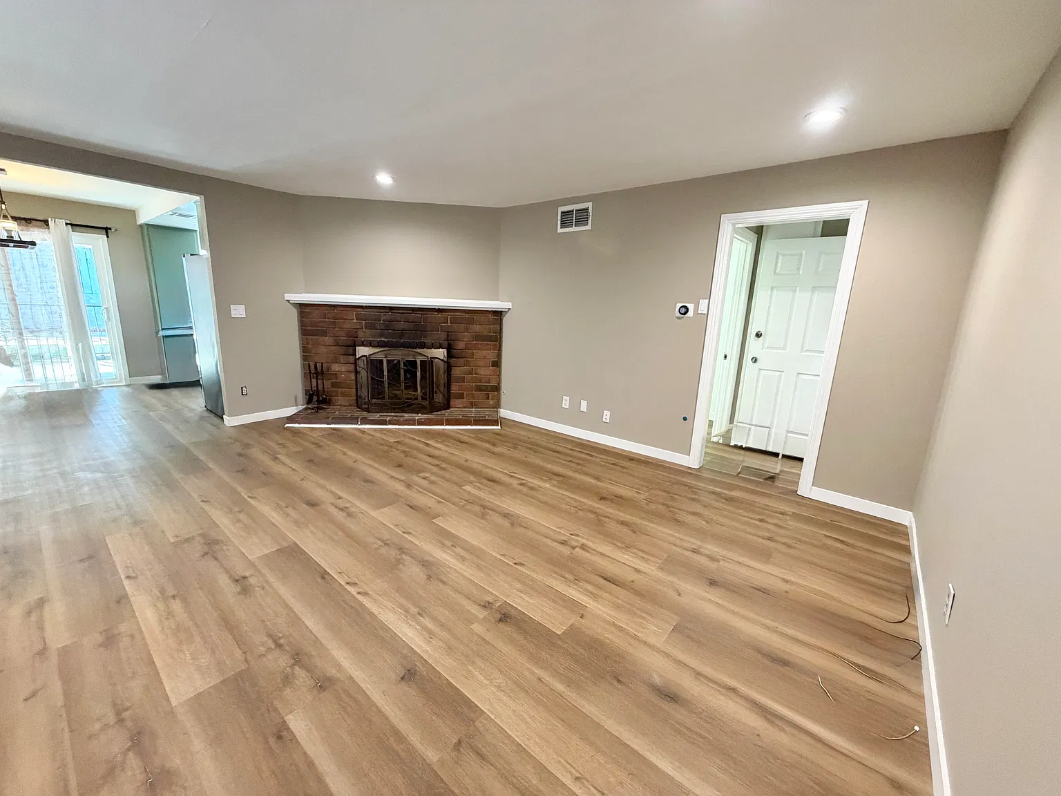 3 bed, 1455 sqft, $3,800 — Photo 2