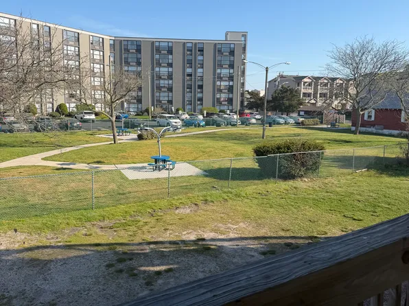 222 W Wildwood Ave, Wildwood, NJ 08260