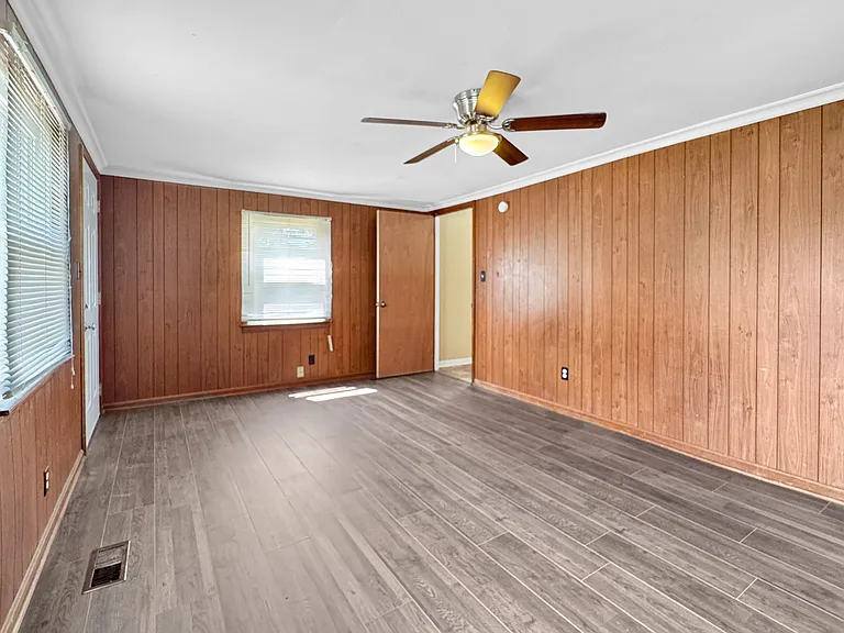 1727 Covert Ave — Photo 7