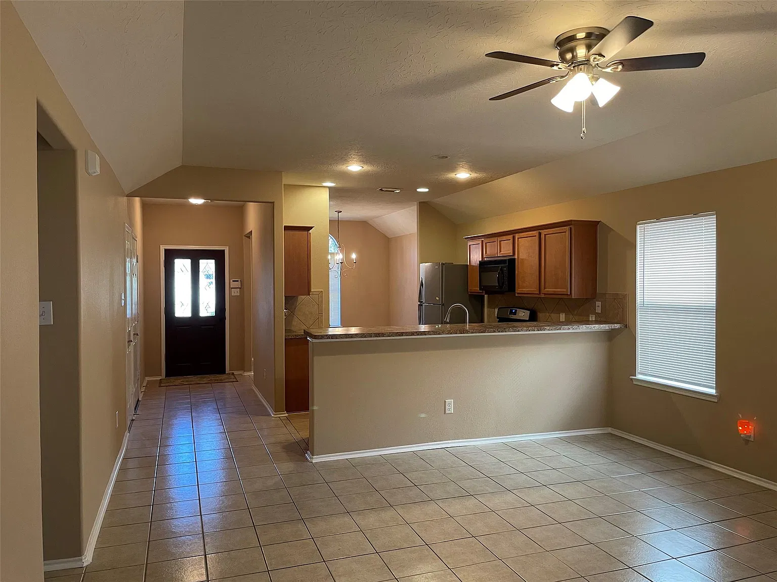 3 bed, 2.0 bath, 1404 sqft, $1,750 — Photo 4