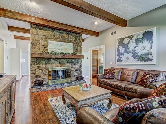 5th image of 3342 Pebble Hill Dr