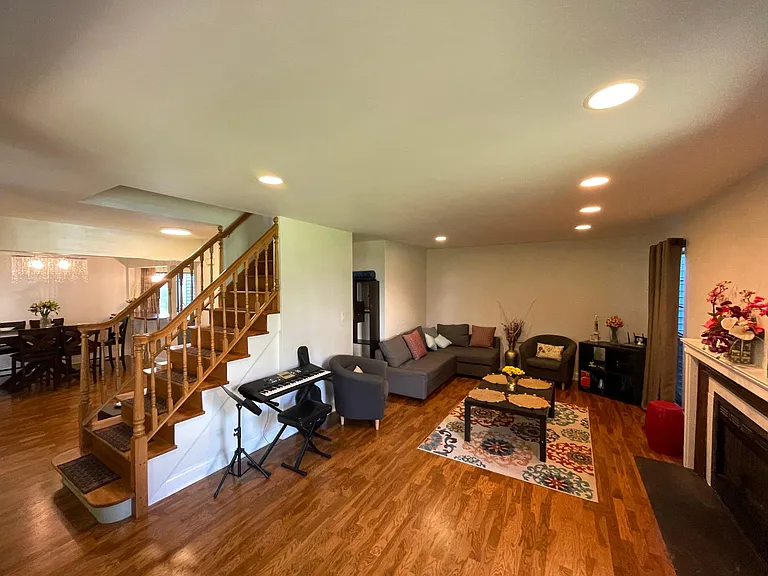 1201 Maplecrest Rd — Photo 12