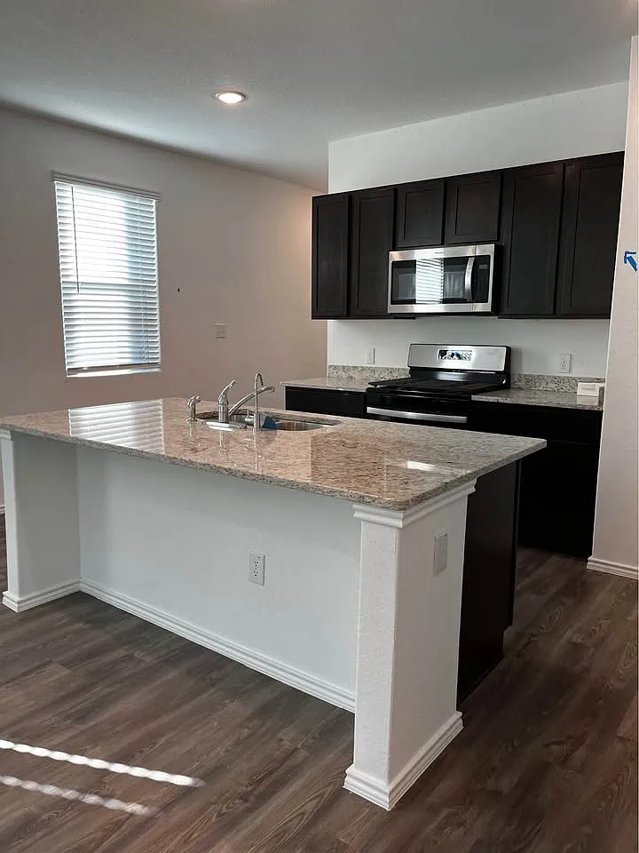 4 bed, 1524 sqft, $1,650 — Photo 3
