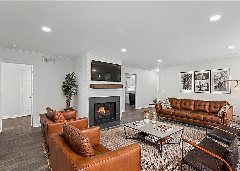 1st image of 600 Bedfort Dr