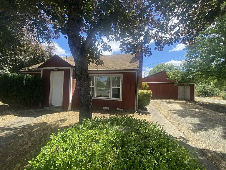 310 SE Gregory Dr — Photo 25
