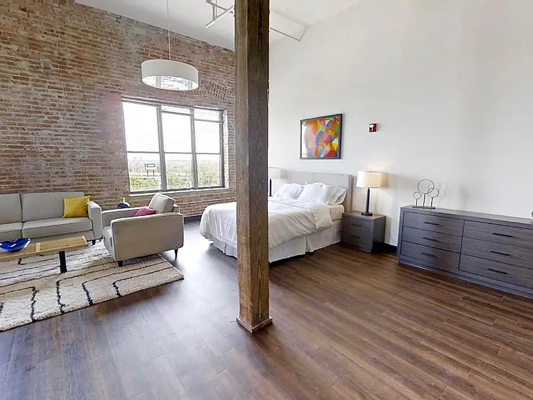 Landmark Lofts Apartments — Photo 23