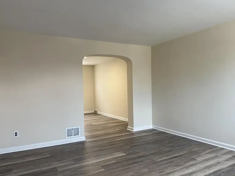 2311 Saymoure Rd — Photo 3
