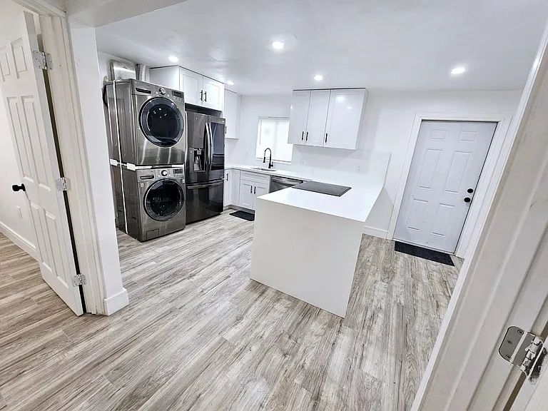 5000 SW 26th Ave — Photo 10