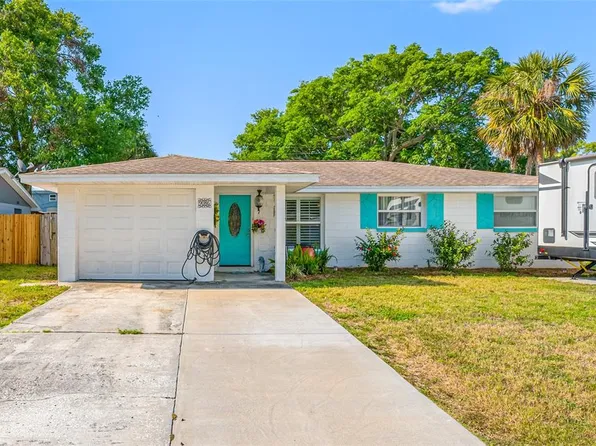 9086 Enchantment Dr, Largo, FL 33773