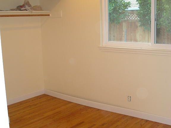 3rd image of 1589 Willowdale Dr