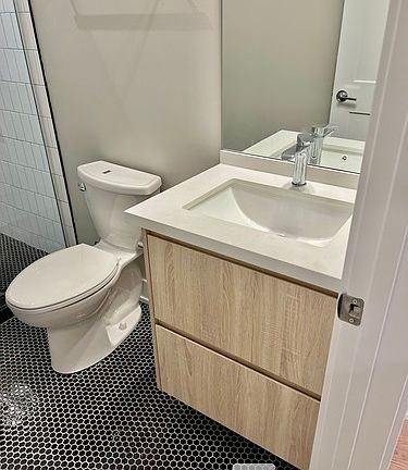 5th image of 2901 N Milwaukee Ave #1B