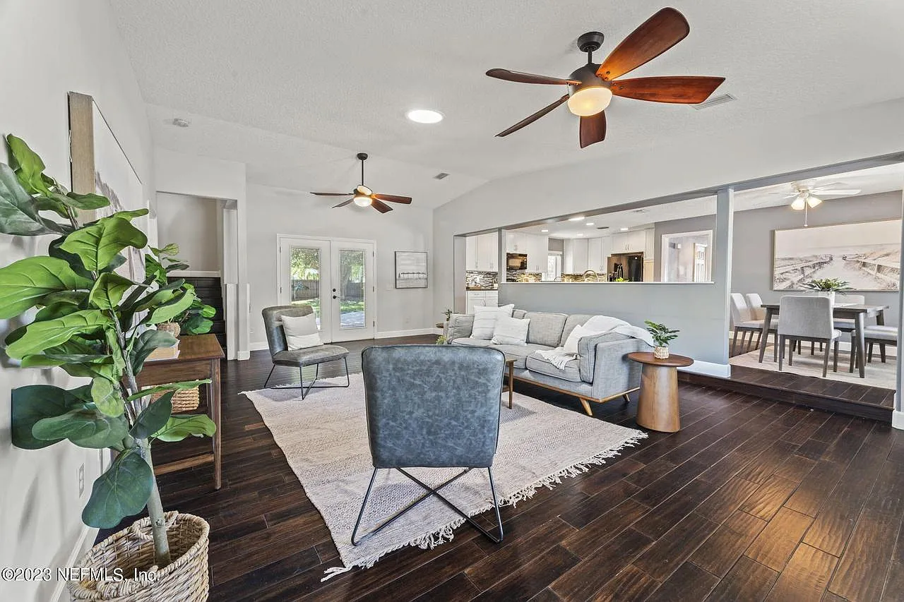 3 bed, 2318 sqft, $4,850 — Photo 3