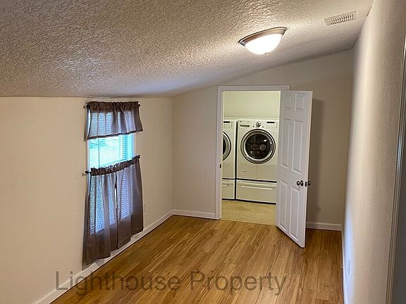 5th image of 2149 Ashland St