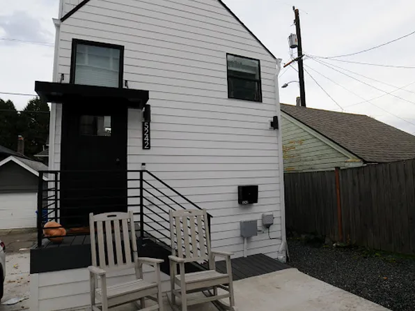 5242 17th Ave NE, Seattle, WA 98105