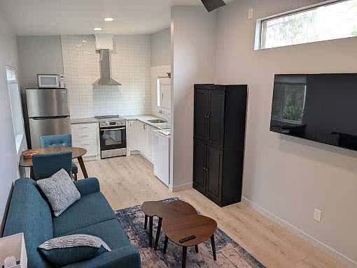 3rd image of 1637 Grove Rd #2