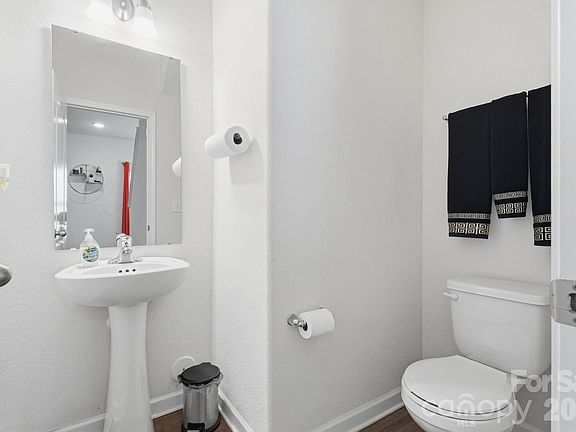 5th image of 9528 Weikert Rd