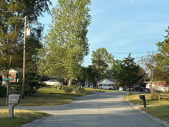 5th image of 402 Sterling Rd