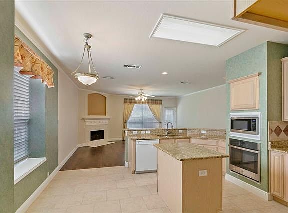 2nd image of 2336 Ravenhurst Dr
