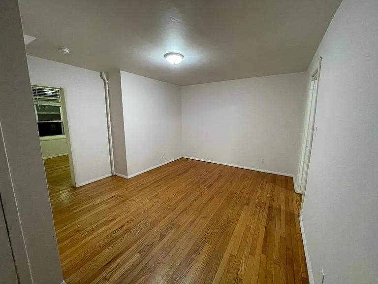 861 7th St #1R — Photo 3