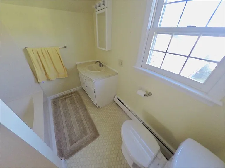 Full bath upstairs