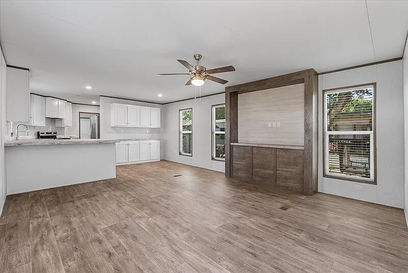 3 bed, 2.0 bath, 1140 sqft, $1,570 — Photo 4