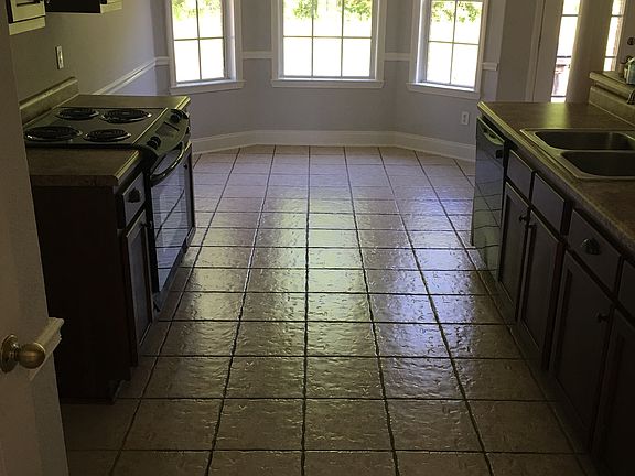 5th image of 206 Westover Hts