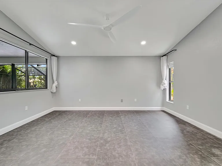 6044 Marella Dr — Photo 27
