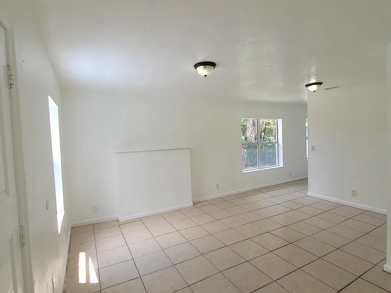 2027 13th Ave S — Photo 5