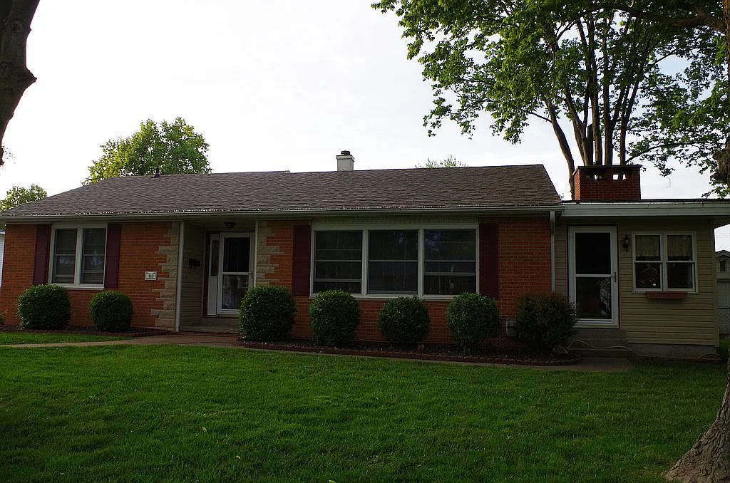 413 W South St photo 1