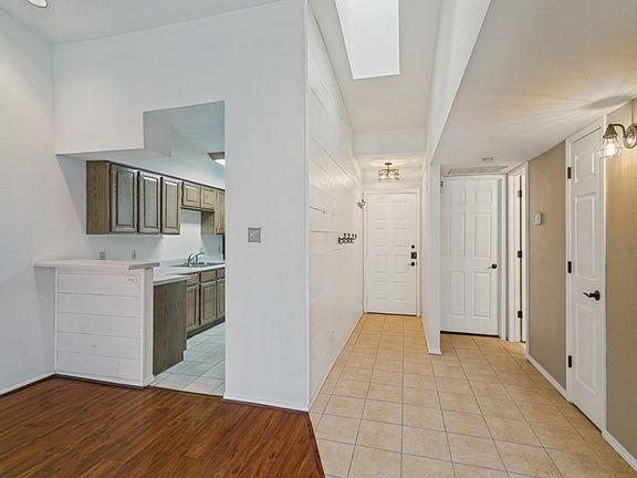 2nd image of 358 W Harwood Rd APT G