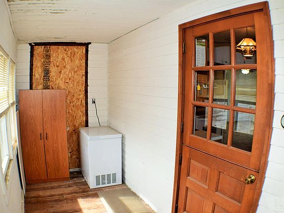 3rd image of 307 W Maple Ave