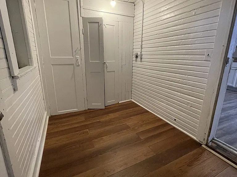 847 Clark St — Photo 15
