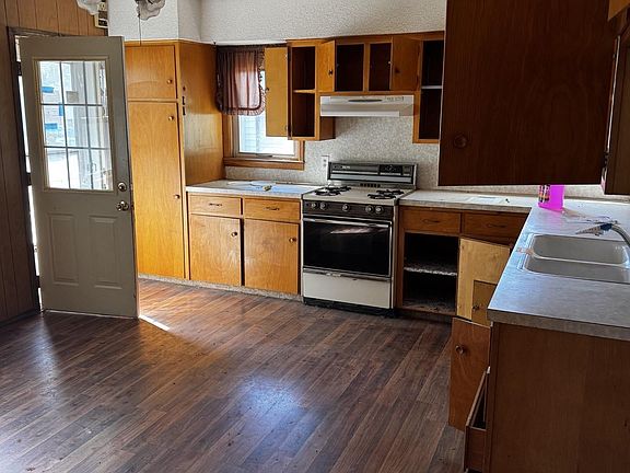 5th image of 206 2nd St