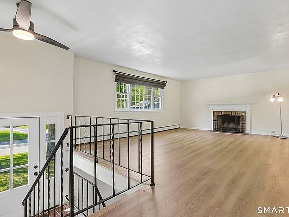 3rd image of 29 Ravenwood Road