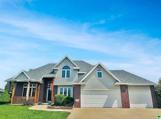 610 Winfield Cir, Sergeant Bluff, IA 51054