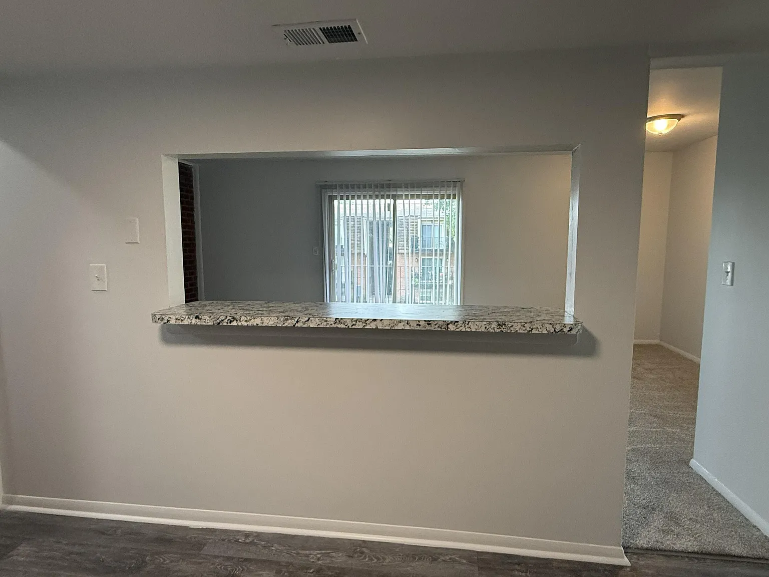 2 bed, 1.0 bath, 925 sqft, $1,175 — Photo 4