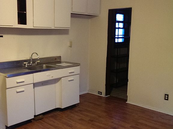 2nd image of 811 Railroad St