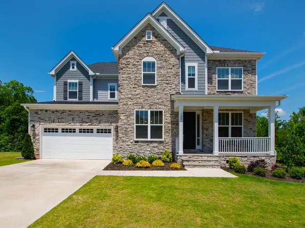 104 Trautz Ln, Holly Springs, NC 27540